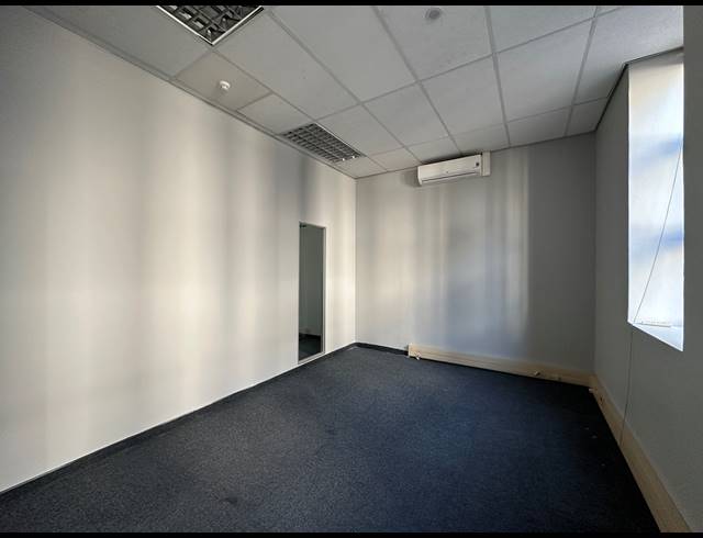 130.70M² OFFICE TO LET IN ECO PARK ESTATE